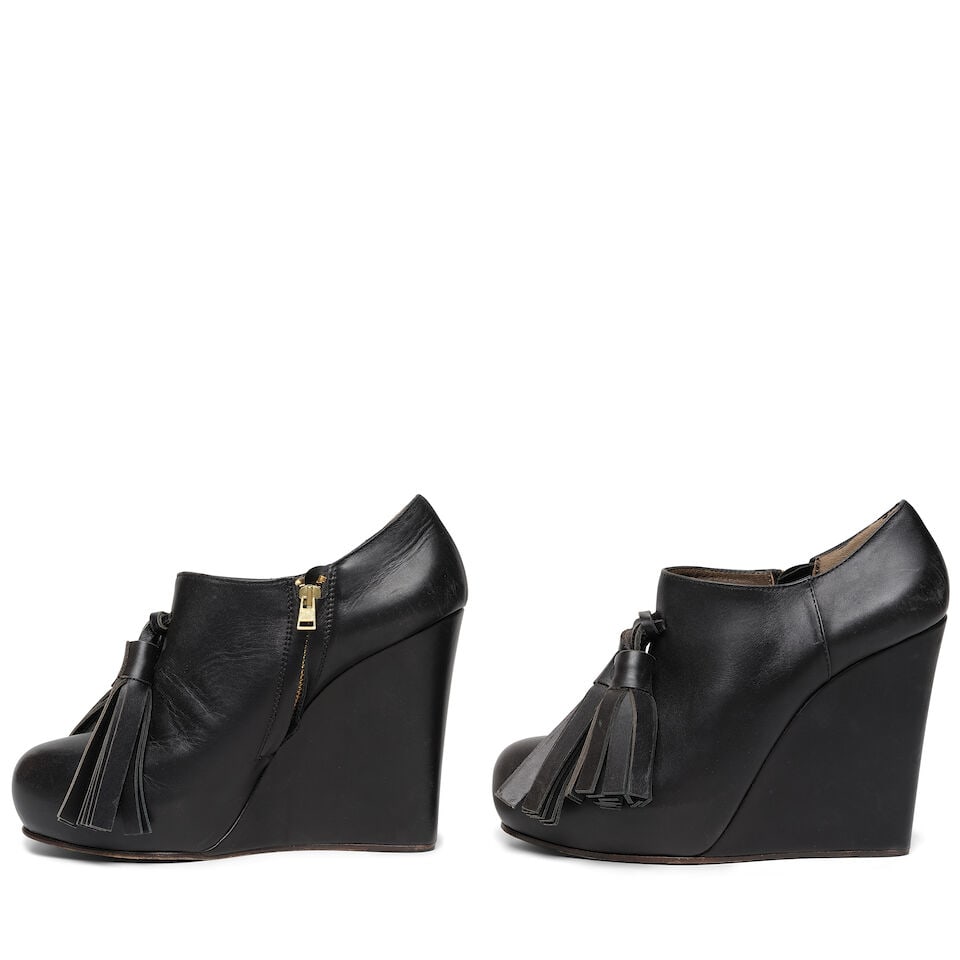 A PAIR OF MARNI BLACK LEATHER TASSEL WEDGE ANKLE BOOTS - 2