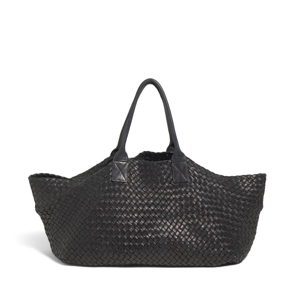 A BOTTEGA VENETA BLACK LEATHER WOVEN TOTE BAGE - 2