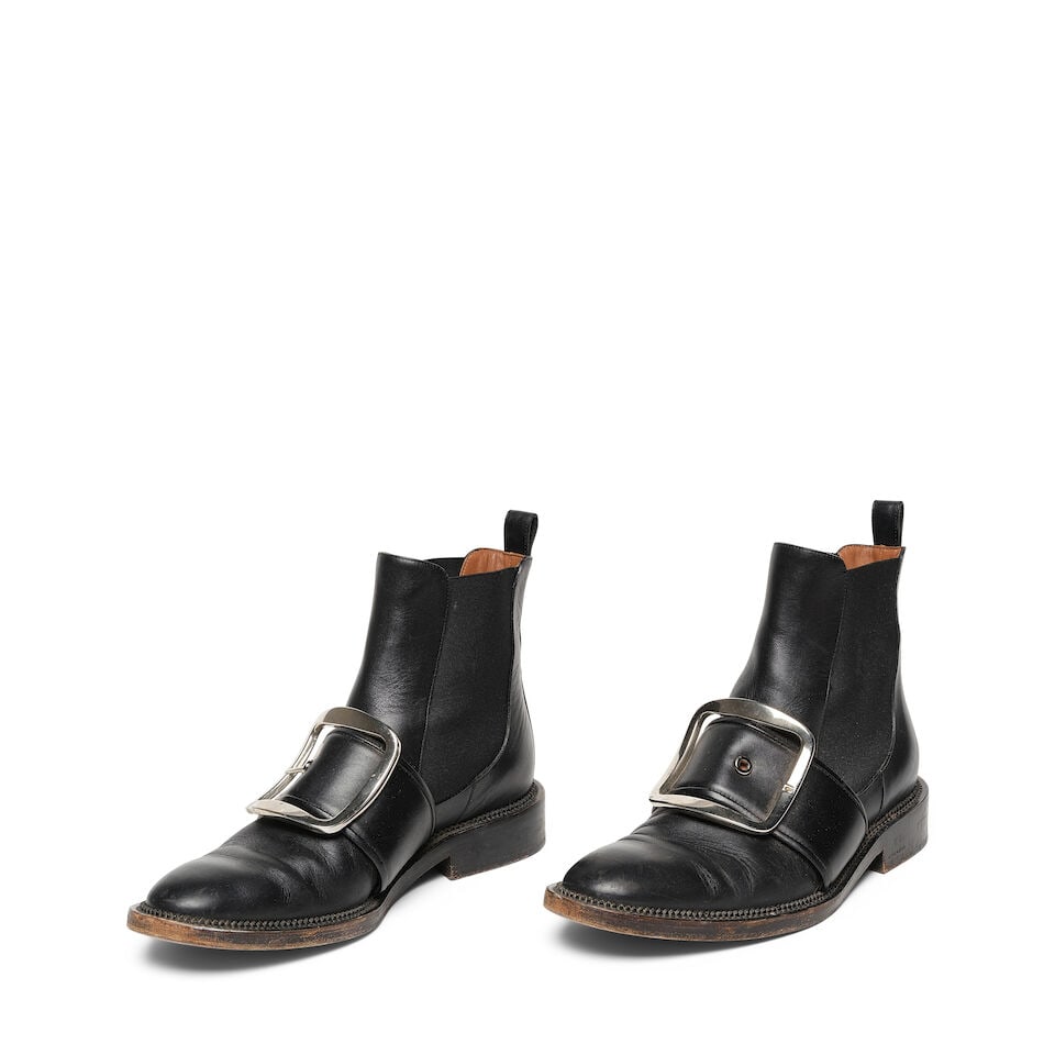 A PAIR OF GIVENCHY BLACK LEATHER TINA BUCKLE CHELSEA BOOTS (1 of 2)