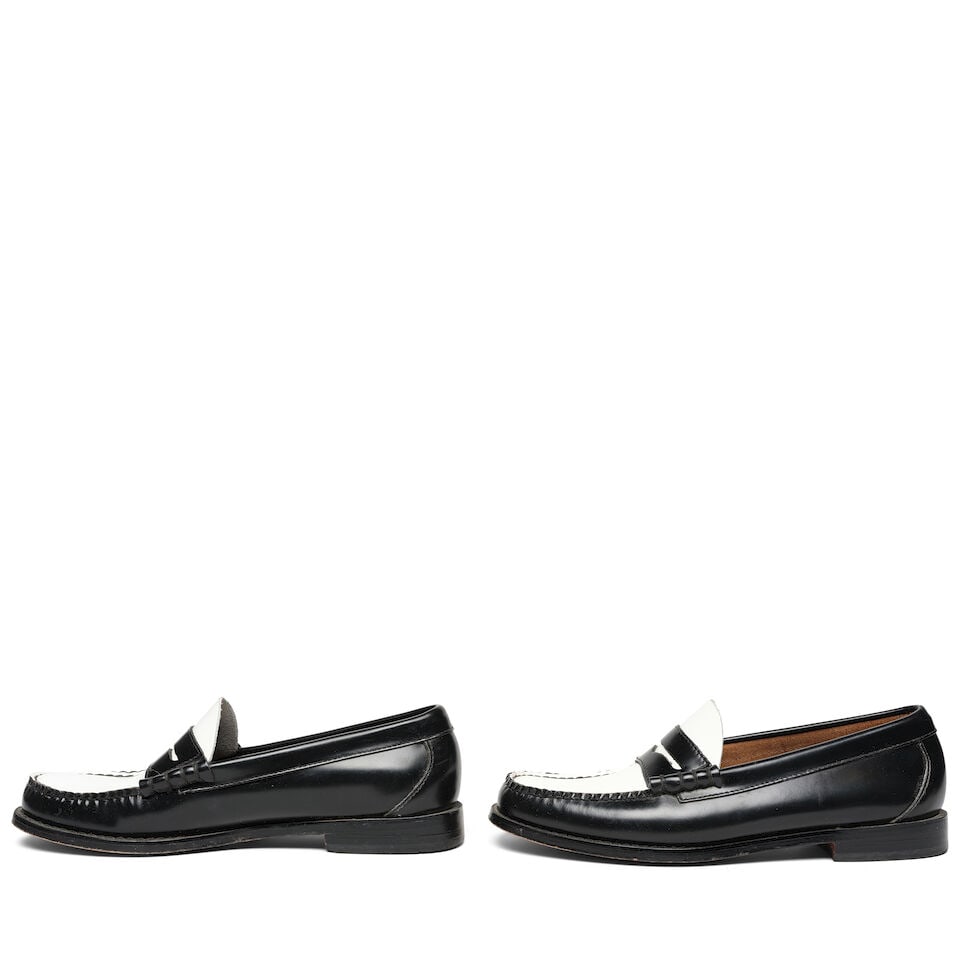 A PAIR OF G.H. BASS LARSON WEEJUNS BLACK AND WHITE LOAFERS - 2
