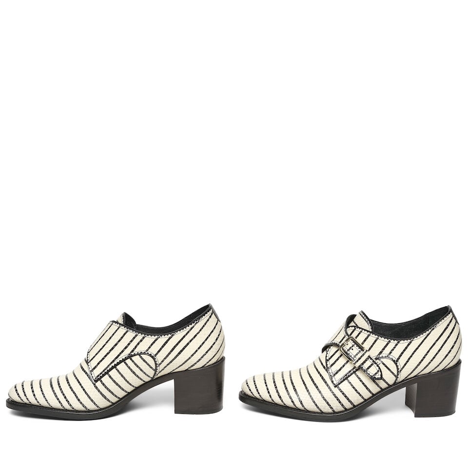 A PAIR OF THE OFFICE OF ANGELA SCOTT WHITE LEATHER 'STRIPES' BUCKLE STRAP MID HEEL SHOES - 2