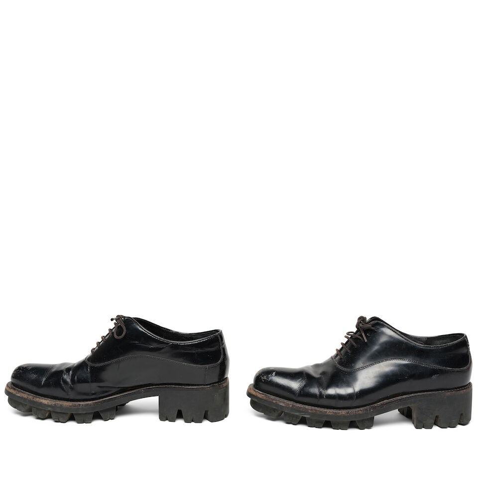 A PAIR OF PRADA BLACK LEATHER MONOLITH OXFORDS - 2