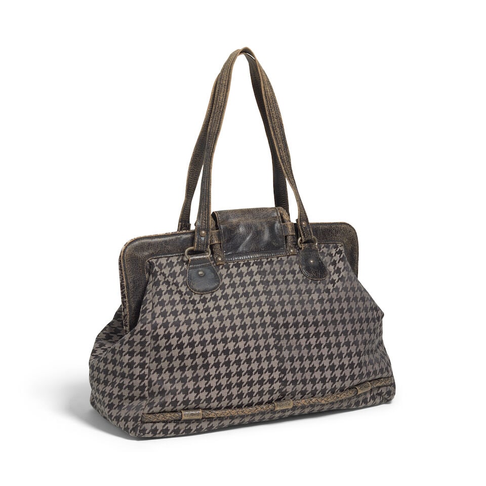 AN INDUSTRY FAUX LEATHER AND BLACK AND WHITE HOUNDSTOOTH HANDBAG - 2
