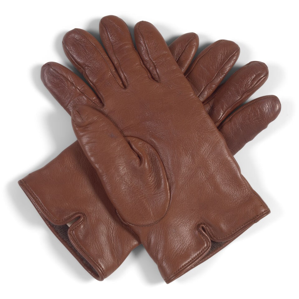A PAIR OF GUCCI BROWN LAMBSKIN GLOVES - 2