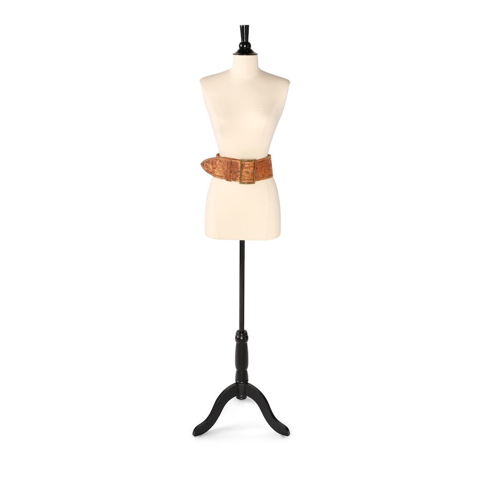 AN EMBOSSED AND CHASSED BROWN LEATHER FLORAL WIDE BELT - 2