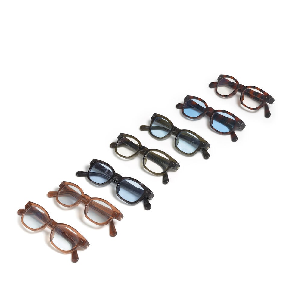 FOUR PAIRS OF LOOK OPTIC 'KEATON READERS' PRESCRIPTION GLASSES: FOUR PAIRS OF LOOK OPTIC 'KEATON READERS' PRESCRIPTION GLASSES Comprising two Shiny Cinnamon examples, one titled 'Diane', two Tortoise examples (one blue light tint), two Shiny Forest Green examples