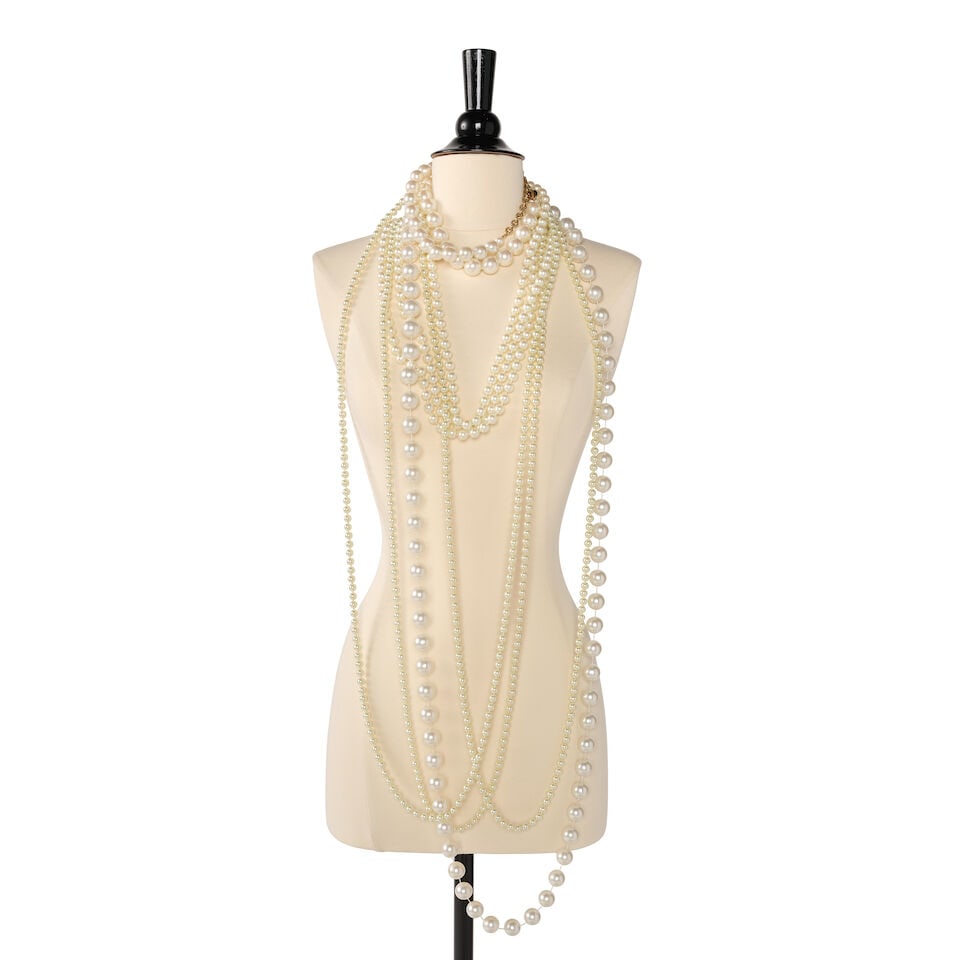 NINE CHUNKY FAUX WHITE PEARL NECKLACES (1 of 2)