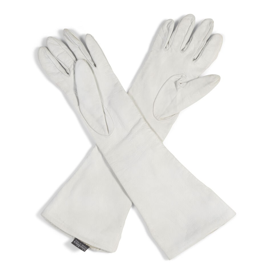 A PAIR OF MAX MARA WHITE LEATHER GLOVES - 2