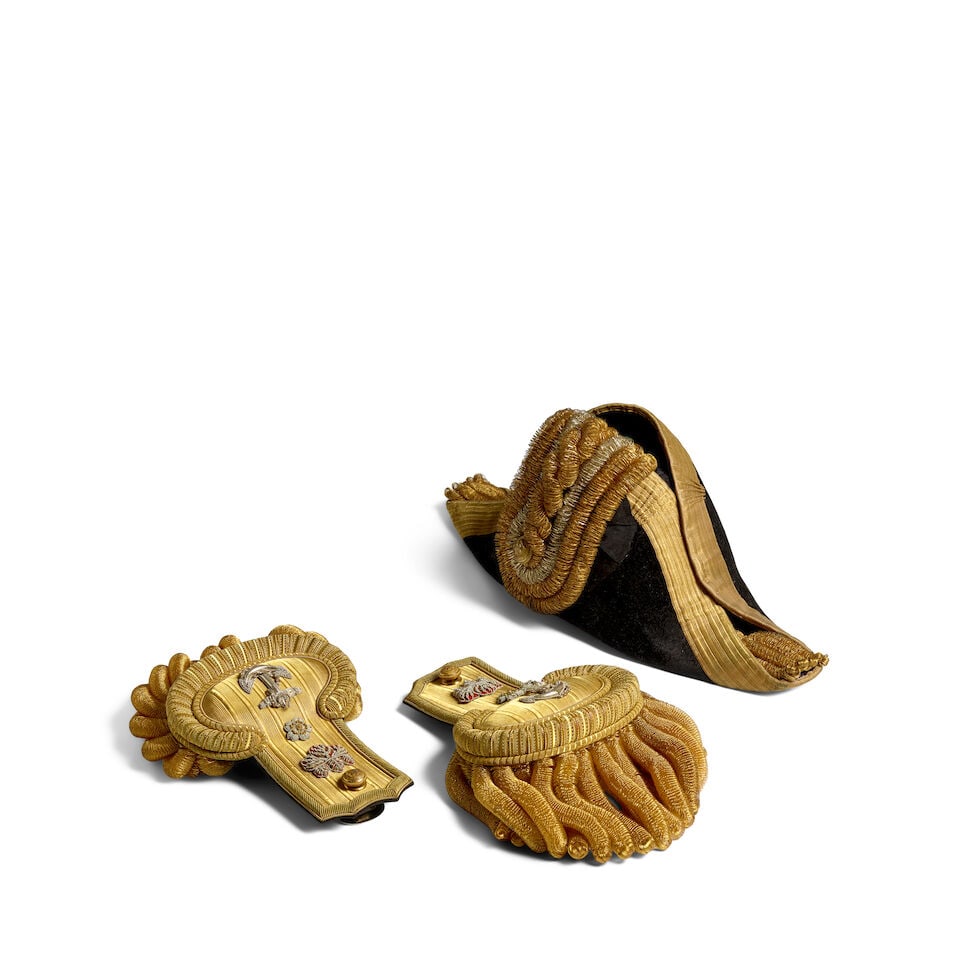 ADMIRAL'S FORMAL HAT AND EPAULETTES, WITH A METAL CASE Showa era (1926-1989), 1930s-1940s (3) - 5