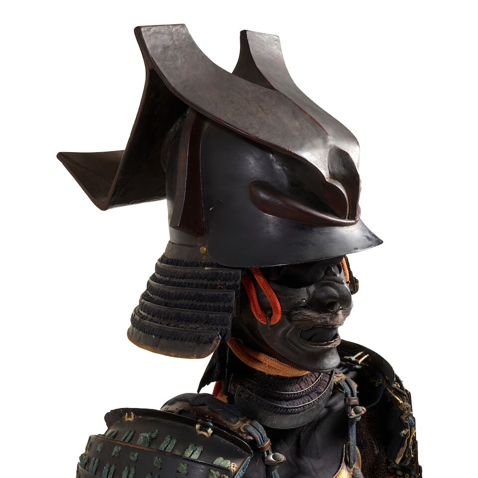 AN ARMOR WITH A KAWARI KABUTO (ECCENTRICALLY-SHAPED HELMET) Momoyama (1573-1615) and Edo (1615-1... - 4