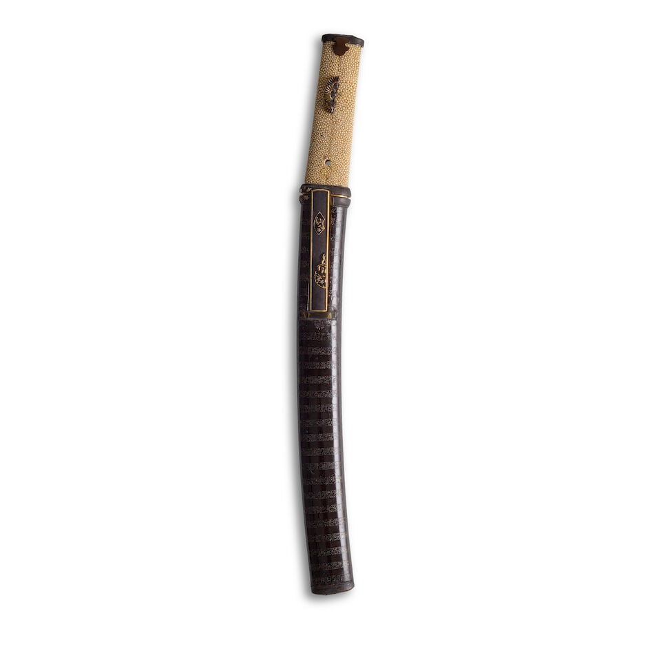 HARUMITSU (ACTIVE LATE 16TH CENTURY) A Bizen Tantō with Mounts Momoyama period (1573-1615),... - 3