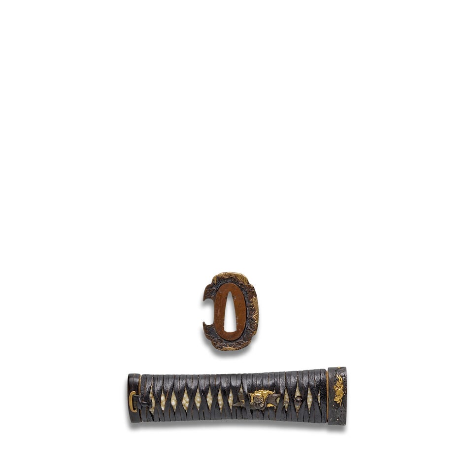 THREE WAKIZASHI MOUNTS AND ONE TANTŌ IN SHIRASAYA Muromachi (1333-1573) or Momoyama (1573-1... - 2