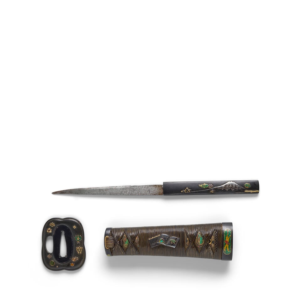 THREE WAKIZASHI MOUNTS AND ONE TANTŌ IN SHIRASAYA Muromachi (1333-1573) or Momoyama (1573-1... - 3