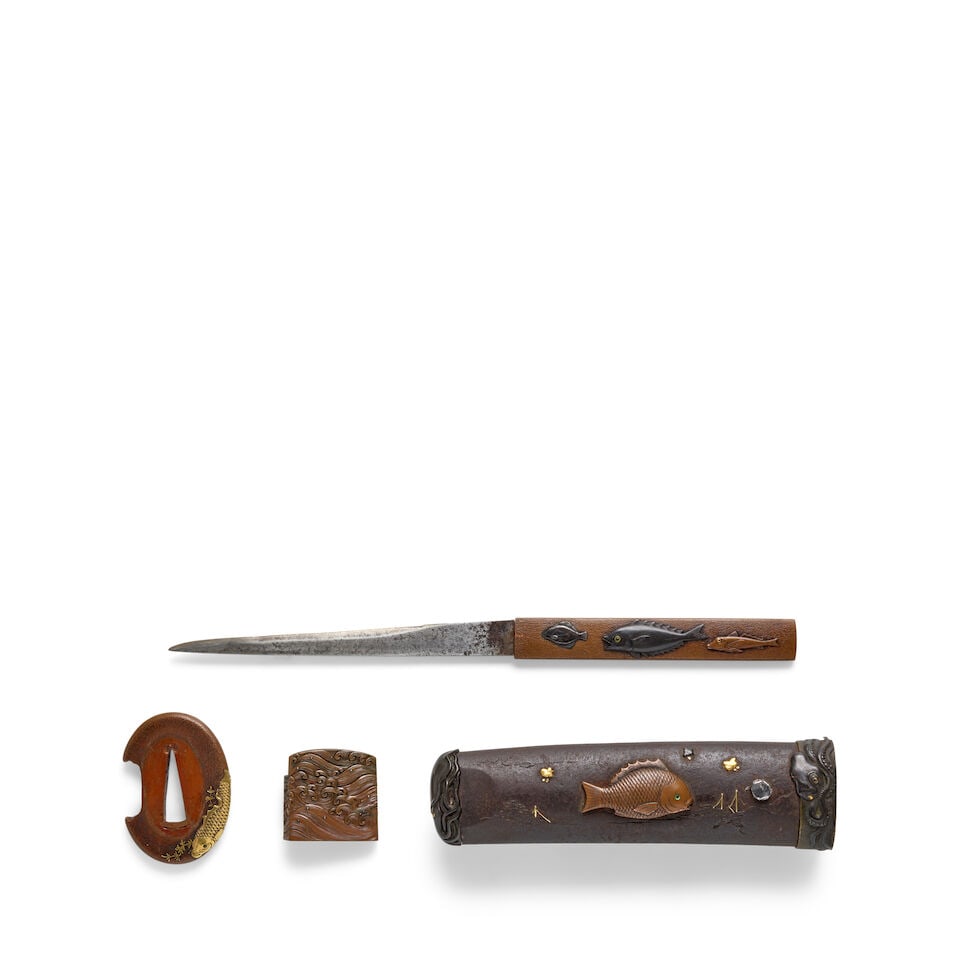 THREE WAKIZASHI MOUNTS AND ONE TANTŌ IN SHIRASAYA Muromachi (1333-1573) or Momoyama (1573-1... - 5