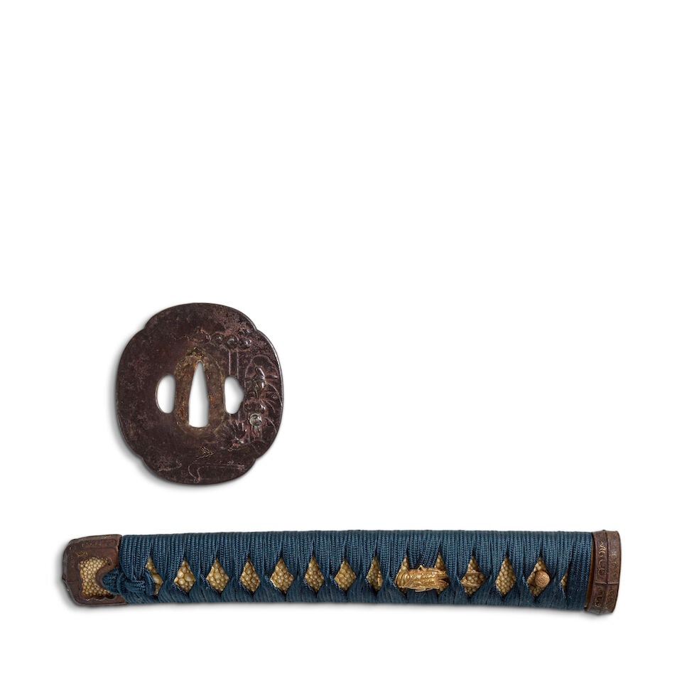 ATTRIBUTED TO MASAKUNI LINEAGE (ACTIVE CIRCA 1590) A Long Higo Dōtanuki Katana in Mounts Mu... - 3