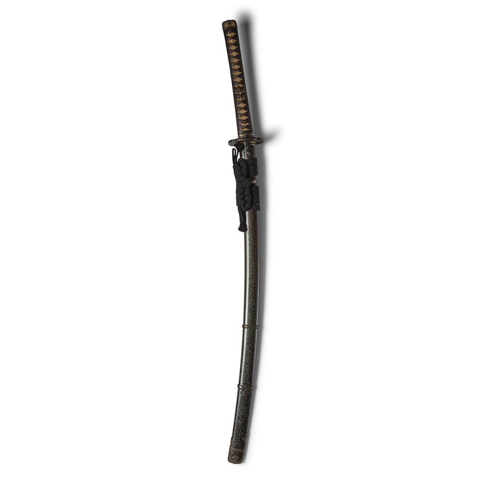 TADATSUNA (ACTIVE CIRCA 1661) A Settsu Katana with Mounts Edo period (1615-1868), 17th century (3) - 4