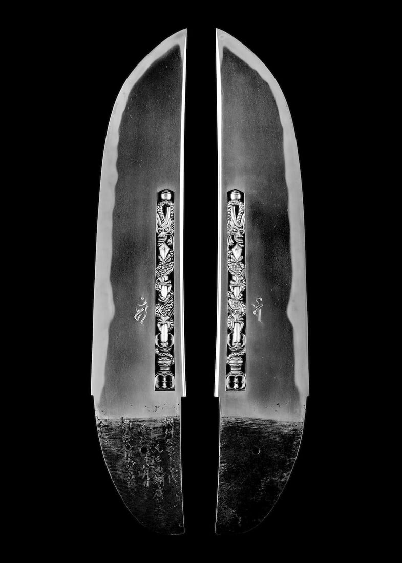 SŌSHŪ TSUNAHIRO XIII (YAMAMURA SŌZABURŌ, DIED 1886) A Massive Hōchō...: SŌSHŪ TSUNAHIRO XIII (YAMAMURA SŌZABURŌ, DIED 1886) A Massive Hōchō-Style Wakizashi Edo period (1615-1868), dated 1855 Sugata (configuration): extremely broad, hira-zukur