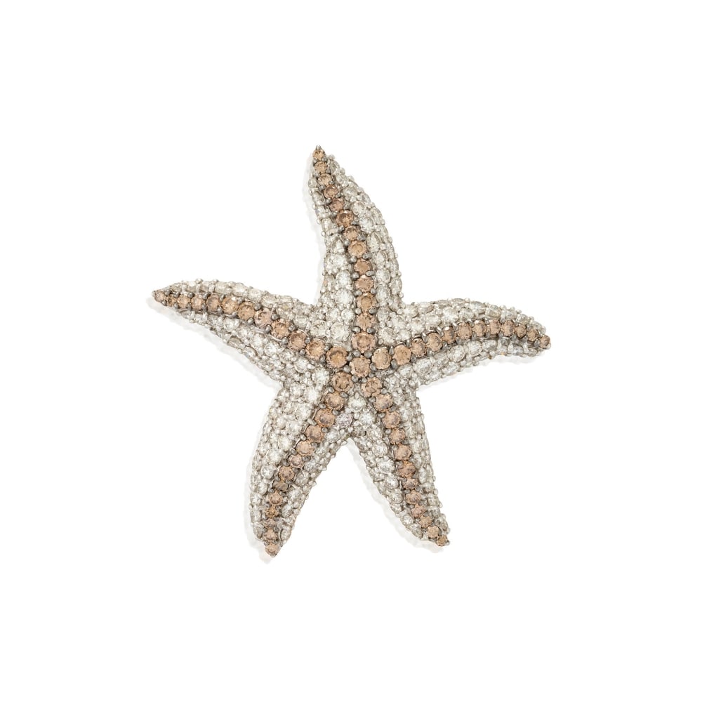 AN 18K WHITE GOLD AND DIAMOND STARFISH PENDANT/BROOCH: AN 18K WHITE GOLD AND DIAMOND STARFISH PENDANT/BROOCH Set with full-cut diamonds and brown diamonds, approximate total weight 8.97 carats, weight 15.4 dwt, length 2 1/8 in. For further information on 