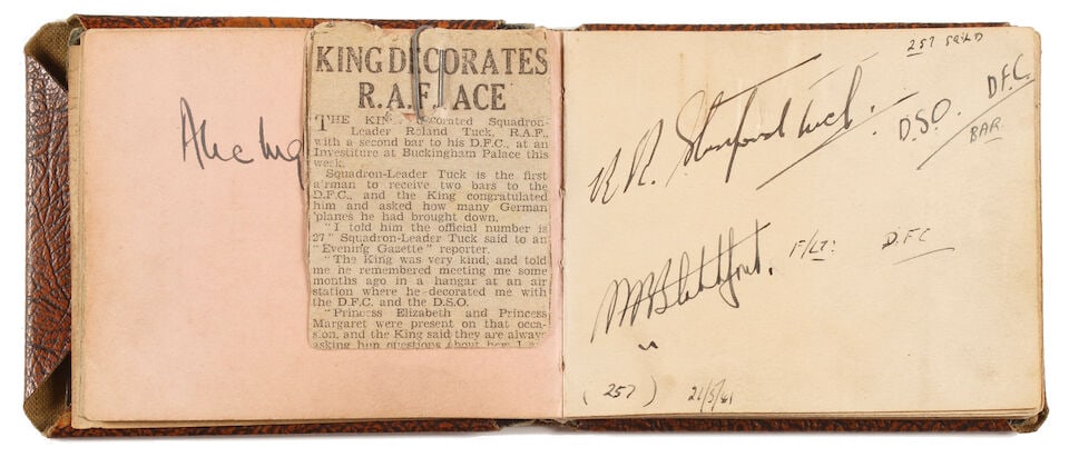 WORLD WAR II - ROYAL AIR FORCE The 'Book of Heroes', autograph album containing approximately 10... - 5