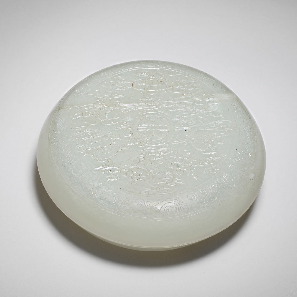 A RARE WHITE JADE 'BAJIXIANG' BOX AND COVER Qianlong six-character mark and of the period (2): A RARE WHITE JADE 'BAJIXIANG' BOX AND COVER Qianlong six-character mark and of the period The domed cover finely carved on the flat top with the Bajixiang amidst ruyi clouds, all surrounded by a band 
