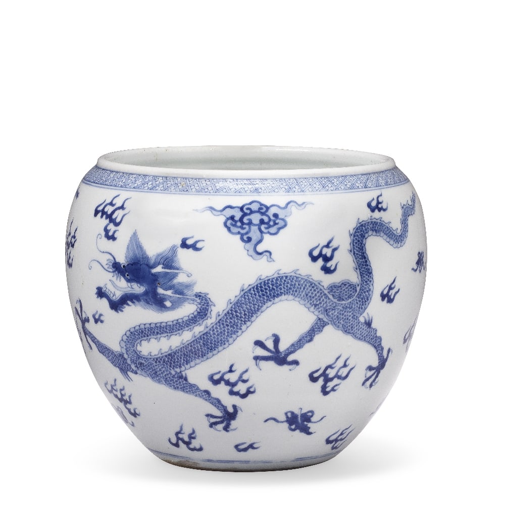 A BLUE AND WHITE 'DRAGON' JARDINIÈRE Chenghua six-character mark, Kangxi (1 of 1)