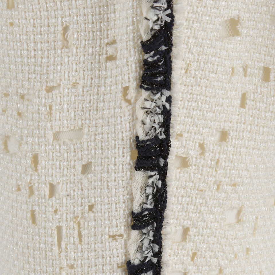 CHANEL: WHITE TWEED CUTOUT TROUSERS Spring 2007 | Look 7 - 2