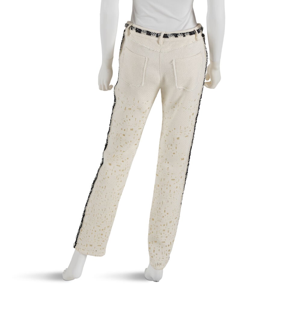 CHANEL: WHITE TWEED CUTOUT TROUSERS Spring 2007 | Look 7 - 3