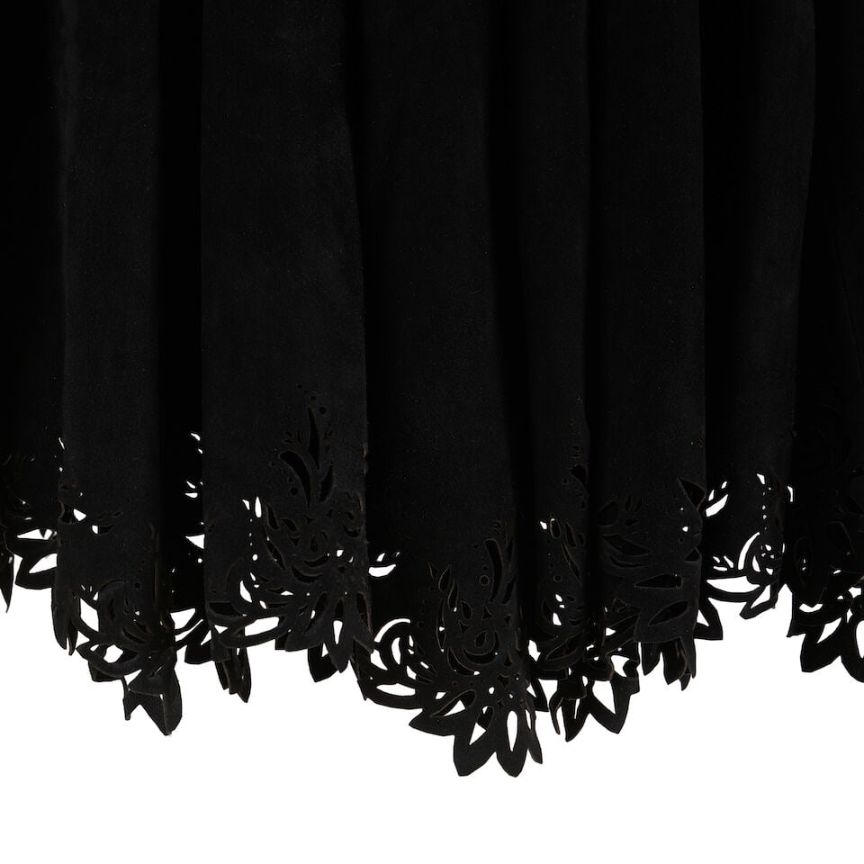 ALEXANDER MCQUEEN: BLACK SUEDE LASERCUT SKIRT Spring 2003 | Irere Collection | Look 7 in Green - 3