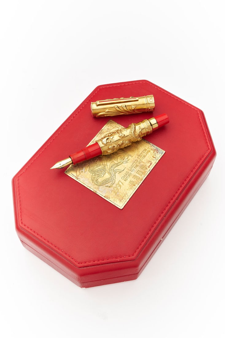 Omas | Hong Kong commemorative 'Return to the Motherland' limited edition, a fine gold fountain pen (1 of 1)