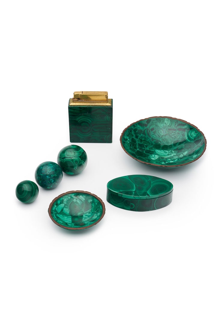 Group of seven malachite decorative objects (7): Group of seven malachite decorative objects comprising two bowls, diameter 13.5cm and 7.5cm; lighter measuring approx. 8.5 x 7.0 x 3.0cm; oval box measuring approx. 9.2 x 5.0cm; three spheres
