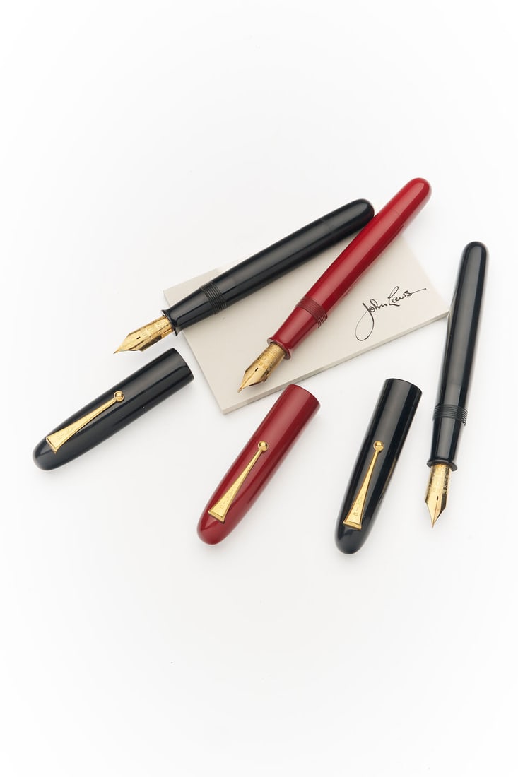 Pilot | Three lacquer fountain pens (3): Pilot | Three lacquer fountain pens Cap/Barrel/Clip: two black lacquer and one red lacquer each with gilt metal clips. Nib: Broad, 14K, 'Pilot' registered patent office 50 Length: 17.5cm (3) For furth