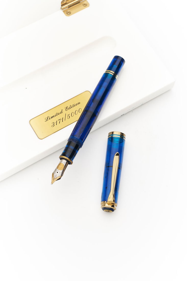 Pelikan | Blue Ocean Limited Edition 5000 fountain pen: Pelikan | Blue Ocean Limited Edition 5000 fountain pen Cap/Barrel/Clip: Maritime blue resin, gilt metal clip and bands, limited edition 3171/5000 Nib: B nib bi-coloured gold 18c 750 Length: 14cm Accom