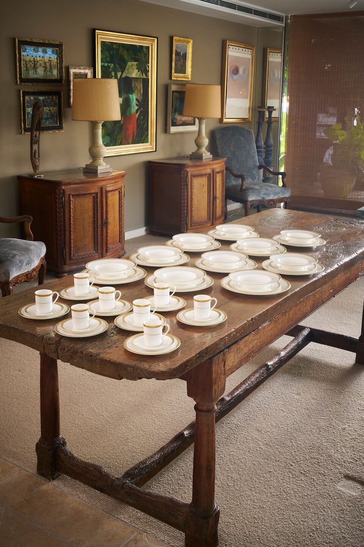 A Royal Doulton 'Royal Gold' part dinner service English, 20th century (1 of 1)