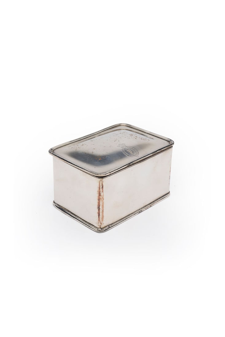 An English tea caddy circa 1873-1891: An English tea caddy circa 1873-1891 Of rectangular form, the lid engraved 'THE MIDLAND' encircling the letter 'P' and surmounted by a crown, in silver plate, height 7.0 cm, length 13.0 cm, width 9.0 
