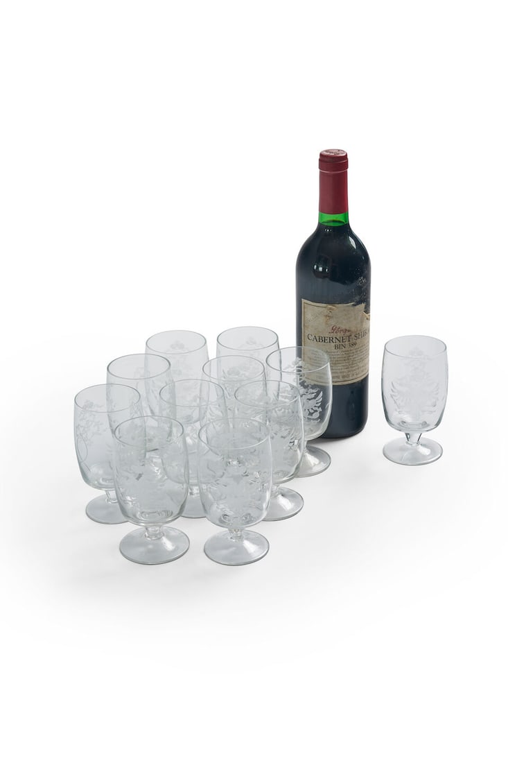 Russian Imperial etched wine glasses with Penfolds Cabernet Shiraz Bin 389, 1994 vintage (12): Russian Imperial etched wine glasses with Penfolds Cabernet Shiraz Bin 389, 1994 vintage together with a set of eleven Russian crystal wine glasses etched with Imperial Eagle and Monogram, height of g