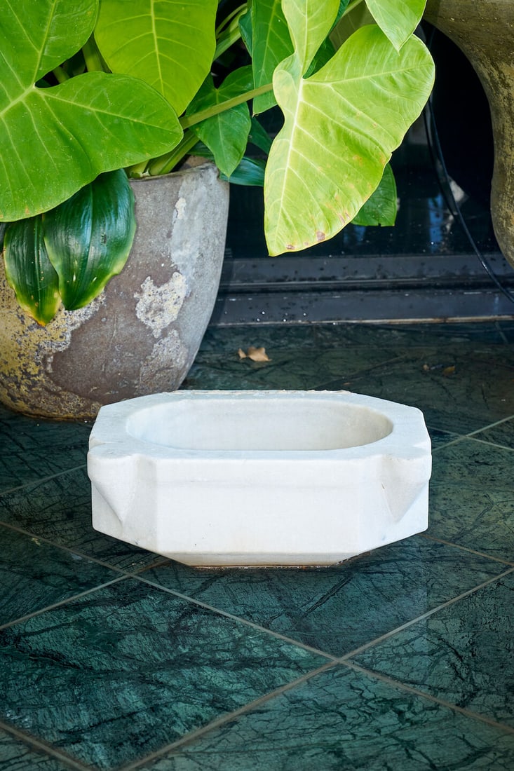A white marble font, French, 19th century: A white marble font, French, 19th century height: 19.0cm, width: 50.0cm, depth: 37.0cm This lot is subject to the following lot symbols: W TP W Please note that this lot requires a heavy lift