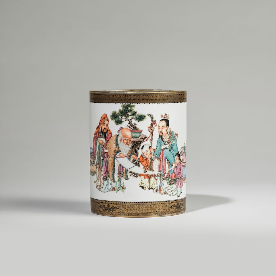 POT A PINCEAUX EN PORCELAINE DE LA FAMILLE ROSE Époque République ou postérieur: POT A PINCEAUX EN PORCELAINE DE LA FAMILLE ROSE Époque République ou postérieur A FAMILLE ROSE 'IMMORTALS' BRUSHPOT Republic period or later 14.5 cm (5 3/4 in.) high Footnotes: 民