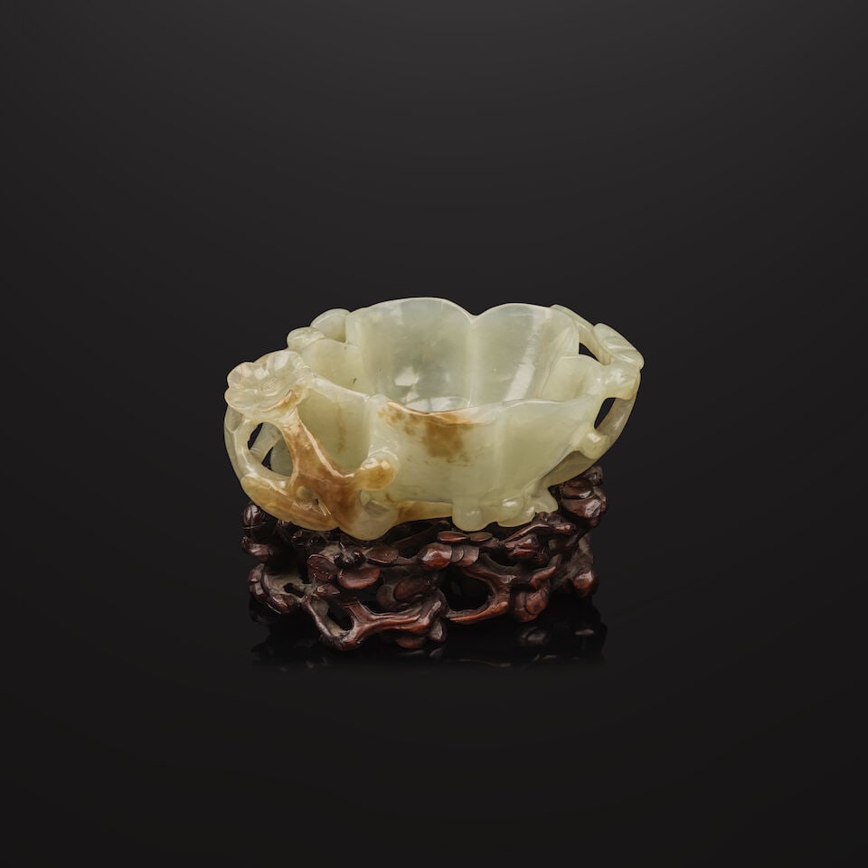 RINCE-PINCEAUX EN JADE CÉLADON ET ROUILLE Dynastie Ming (1368-1644) (2) (1 of 7)