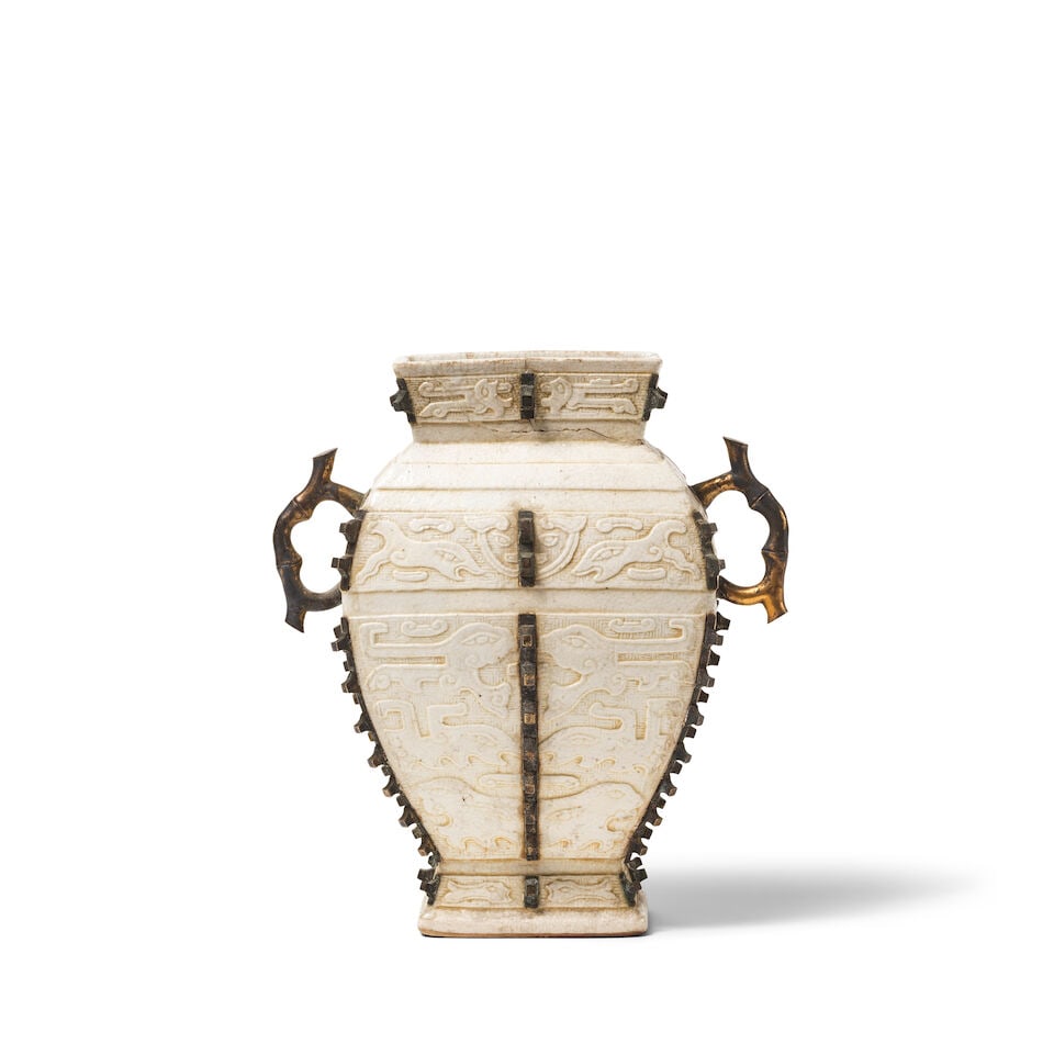 VASE ARCHAÏSANT EN PORCELAINE TENDRE À GLAÇURE BLANCHE Dynastie Qing, XVIIIe/XIXe... - 4