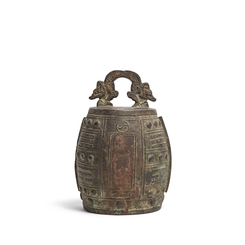 PETITE CLOCHE ARCHAÏSANT EN BRONZE Dynastie Ming, XVIIe siècle - 3