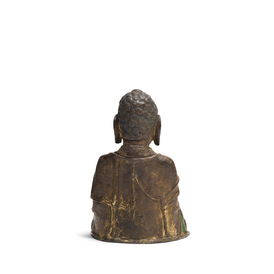 PETITE STATUETTE DE BOUDDHA ASSIS EN BRONZE POLYCHROME Fin de la Dynastie Ming (1368-1644) - 4
