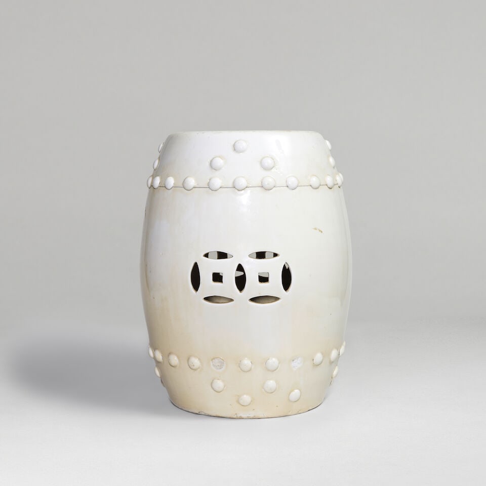 TABOURET EN PORCELAINE À GLAÇURE BLANCHE Dynastie Qing, XIXe siècle (1 of 4)