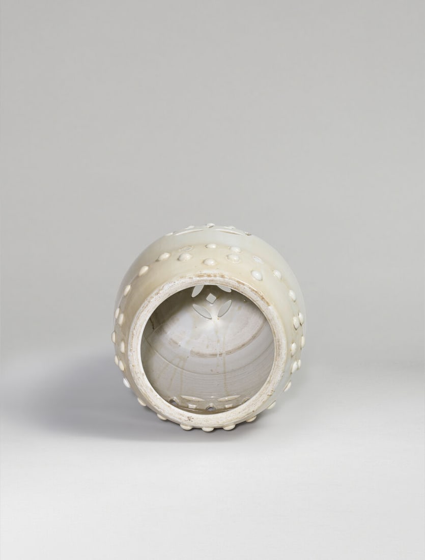 TABOURET EN PORCELAINE À GLAÇURE BLANCHE Dynastie Qing, XIXe siècle - 2