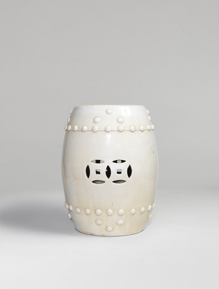 TABOURET EN PORCELAINE À GLAÇURE BLANCHE Dynastie Qing, XIXe siècle - 4