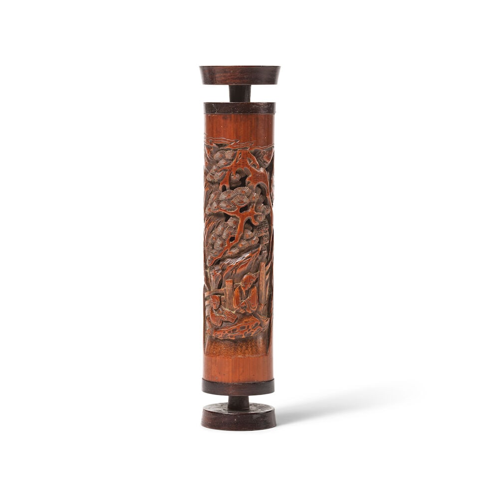 PORTE-ENCENS EN BAMBOU SCULPTÉ ET AJOURÉ Dynastie Qing, XVIIIe/XIXe siècle: PORTE-ENCENS EN BAMBOU SCULPTÉ ET AJOURÉ Dynastie Qing, XVIIIe/XIXe siècle A CARVED AND PIERCED BAMBOO INCENSE HOLDER Qing Dynasty, 18th/19th century 21 cm (8 1/4 in.) overall
