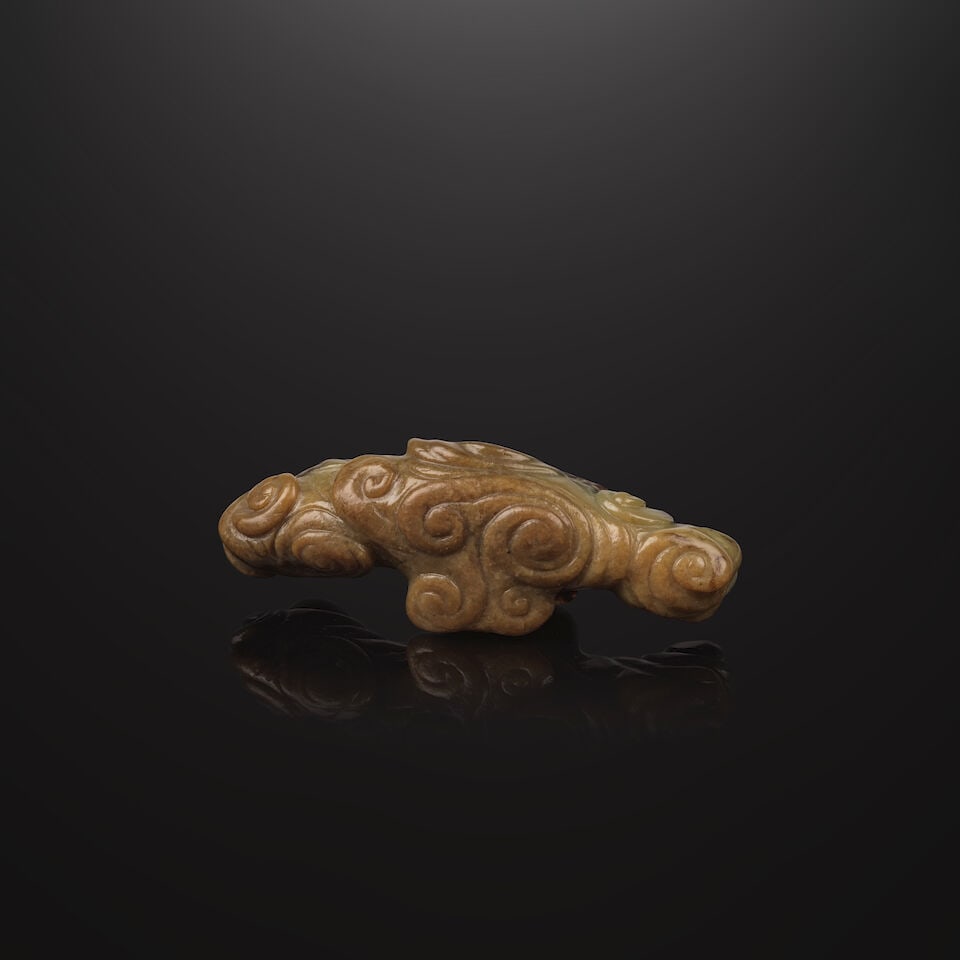 ORNAMENT EN JADE ROUILLE ET VERT SCULPTÉ Dynastie Ming (1368-1644) (2) (1 of 5)