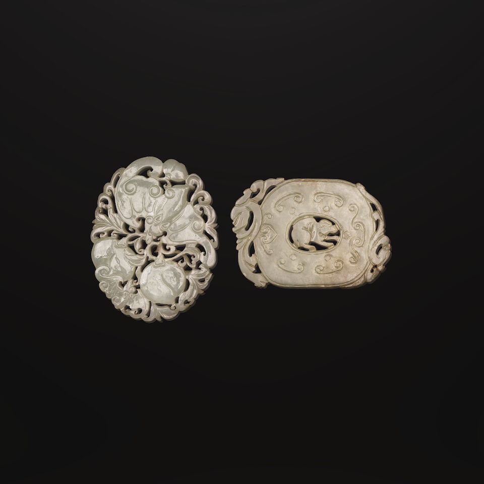 DEUX PLAQUES EN JADE CÉLADON PÂLE SCULPTÉ ET AJOURÉ Dynastie Qing, XIXe si&#... (1 of 3)