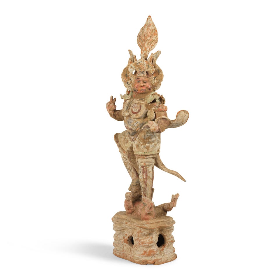 STATUETTE DE LOKAPALA EN TERRE CUITE PEINTE Dynastie Tang (618-907) (1 of 4)