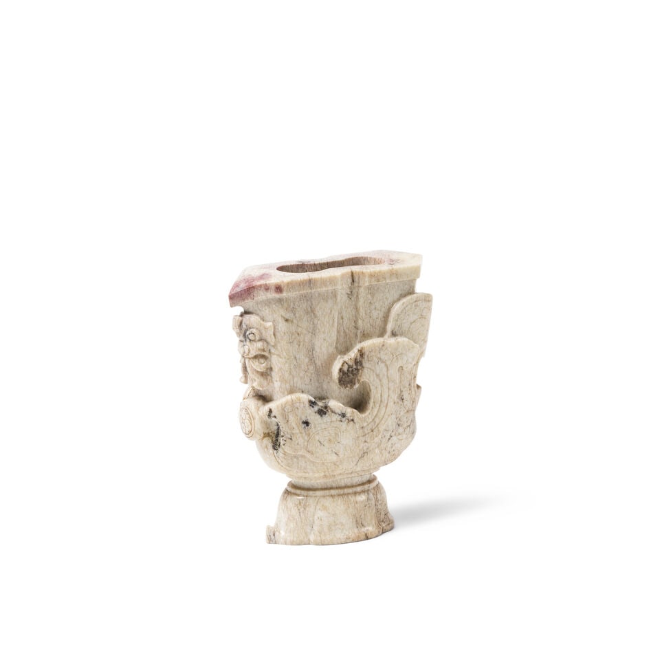 VASE ARCHAΪSANT EN JADE CALCIFIÉ Dynastie Qing, XVIIIe siècle - 3