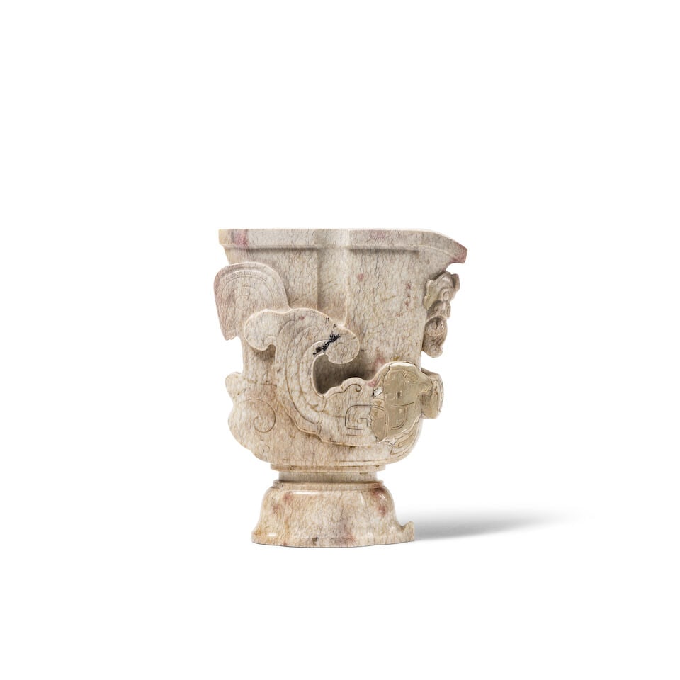 VASE ARCHAΪSANT EN JADE CALCIFIÉ Dynastie Qing, XVIIIe siècle - 4
